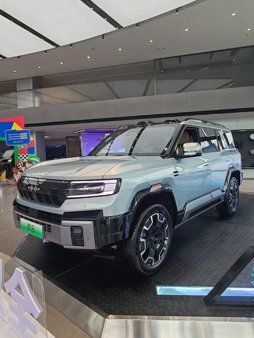 重庆57比亚迪方程豹硬派越野的爆款，英菲尼迪35周年与你共成长